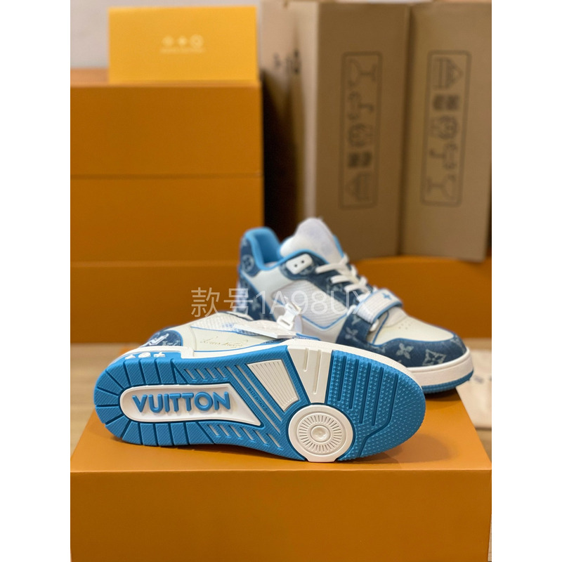 l**is V*t*n trainer sneaker low white light blue