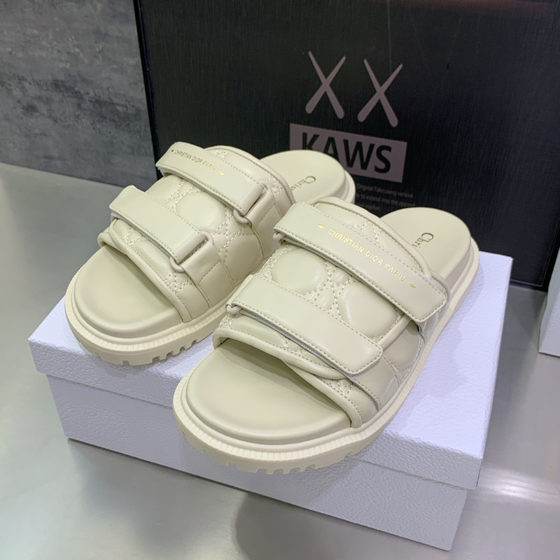 D*or evolution slide quilted cannage calfskin in white