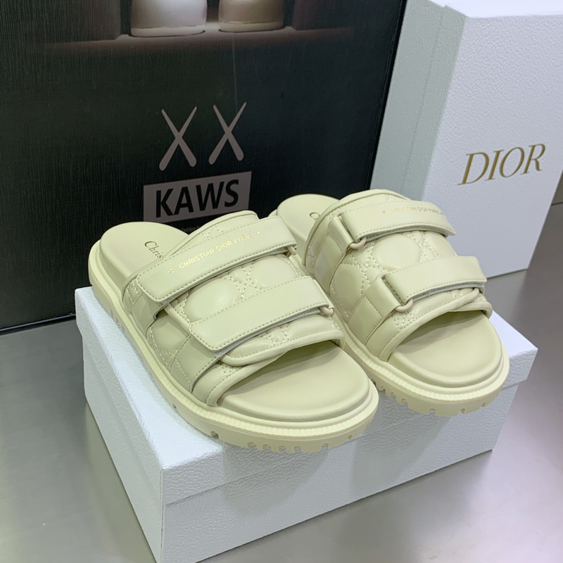 D*or evolution slide quilted cannage calfskin in white