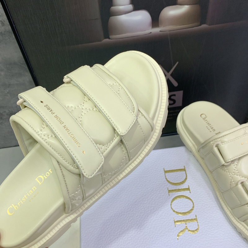 D*or evolution slide quilted cannage calfskin in white