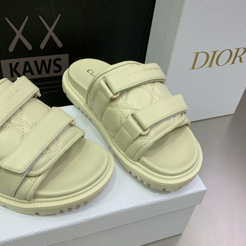 D*or evolution slide quilted cannage calfskin in white