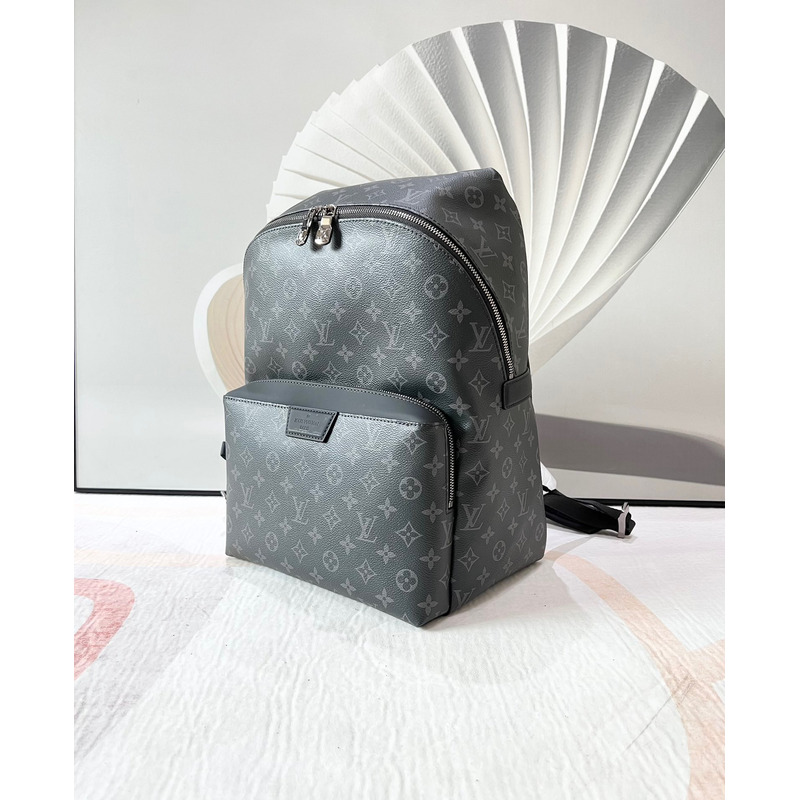 l**is V*t*n monogram discovery backpack black