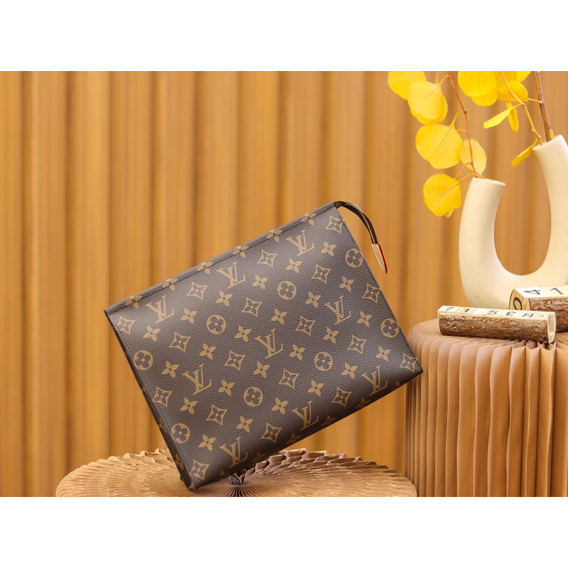 l**is V*t*n toiletry pouch 26 in monogram