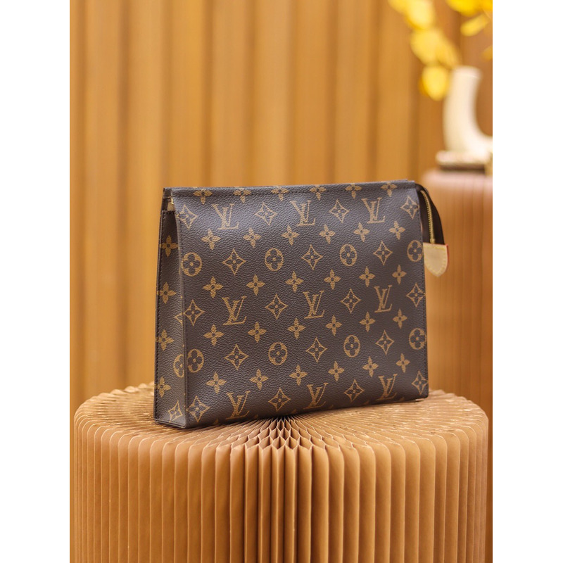 l**is V*t*n toiletry pouch 26 in monogram