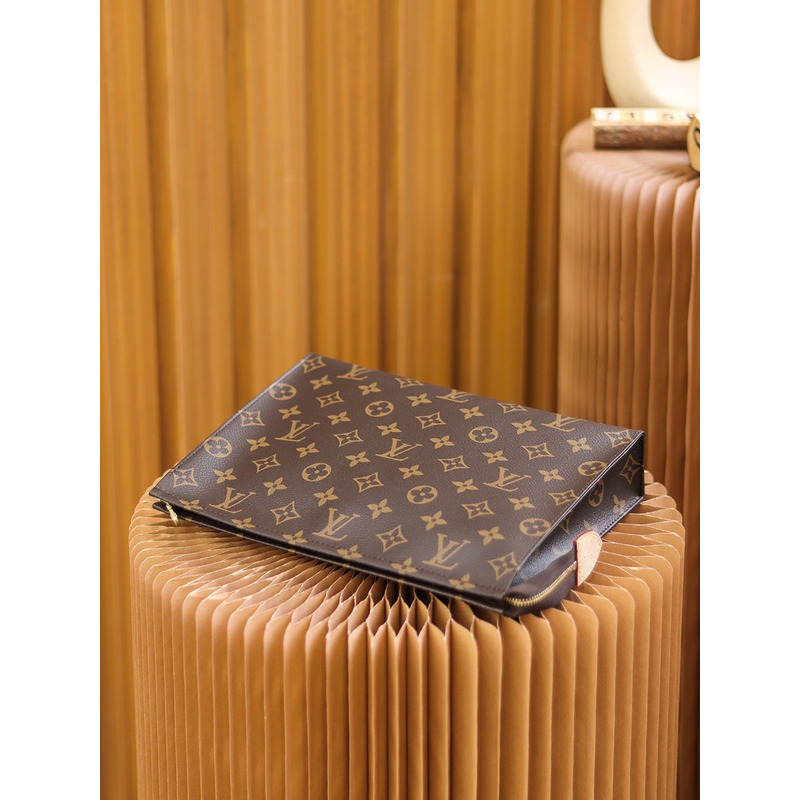 l**is V*t*n toiletry pouch 26 in monogram