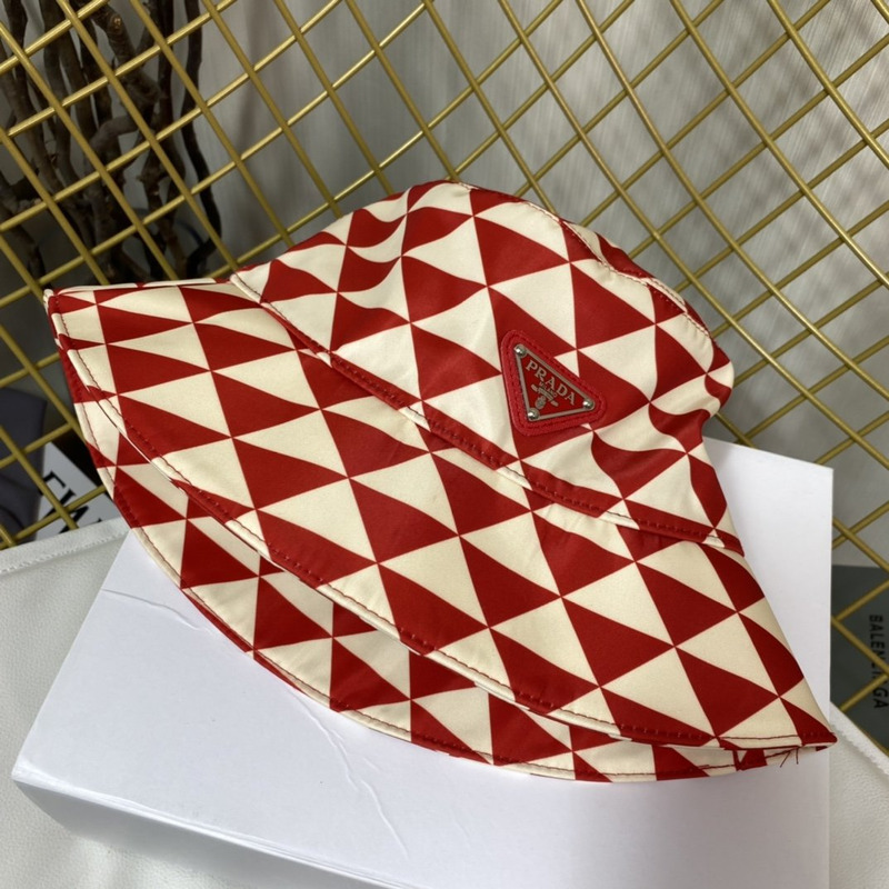 Pra*a printed re-nylon bucket hat red and white