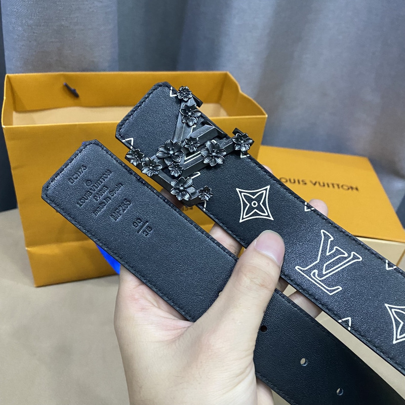 LV PYRAMIDE BLACK FLOWER 40MM REVERSIBLE DARK BLUE BELT