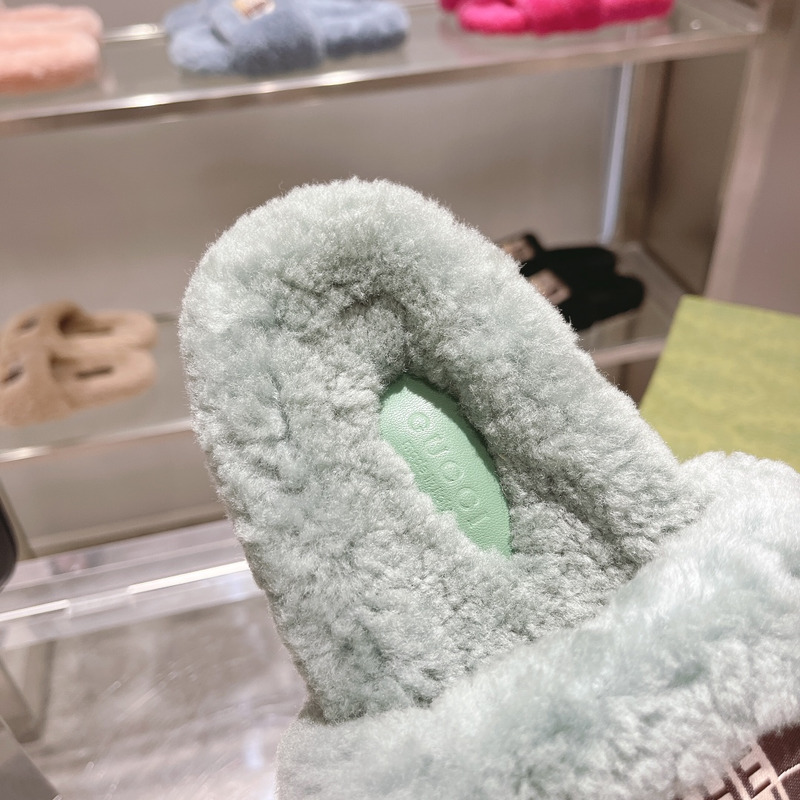 G*u*i x the north face shearling slides green