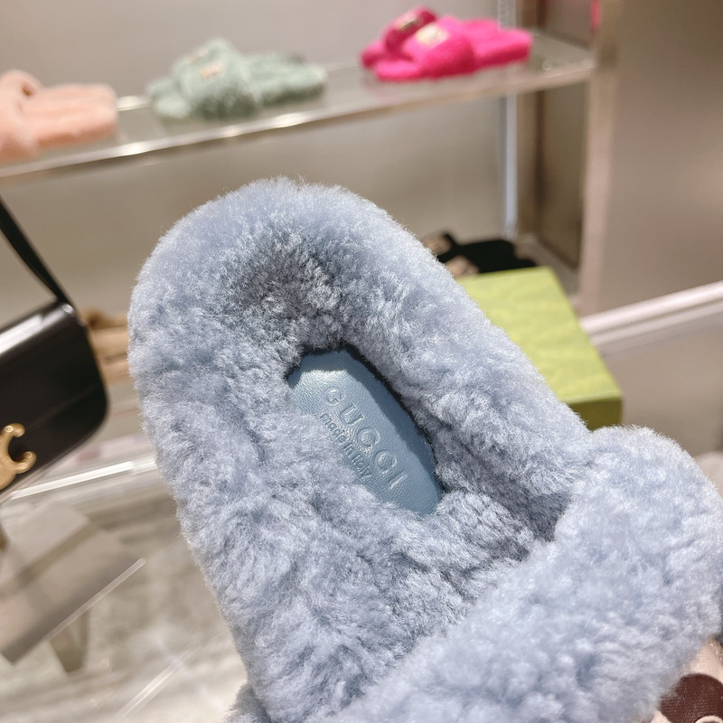 G*u*i x the north face shearling slides blue