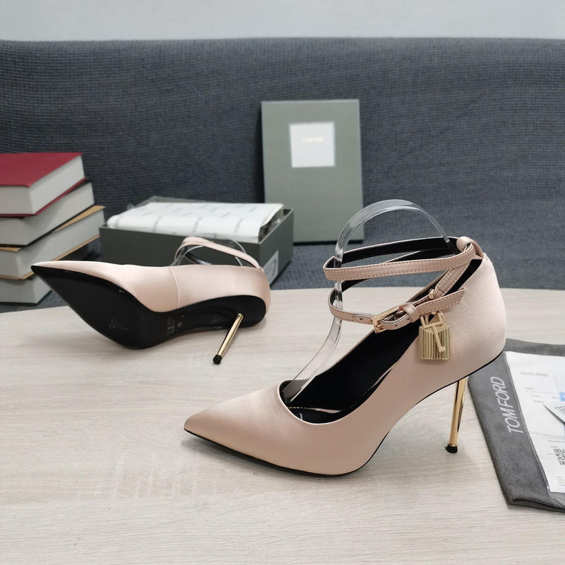 Tom Ford Padlock leather pumps in Nude Pink 10.5cm