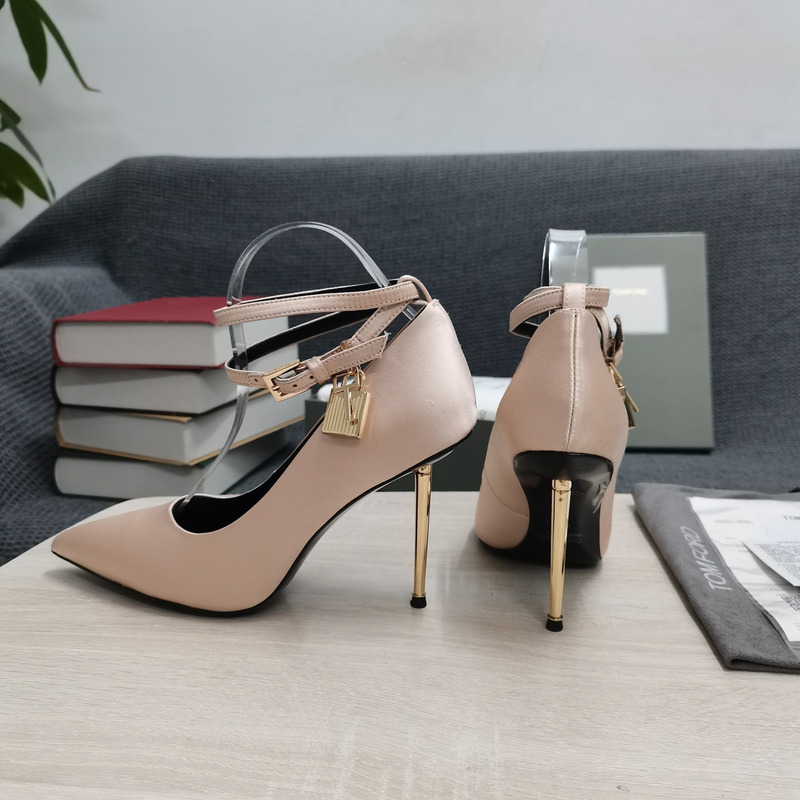 Tom Ford Padlock leather pumps in Nude Pink 10.5cm