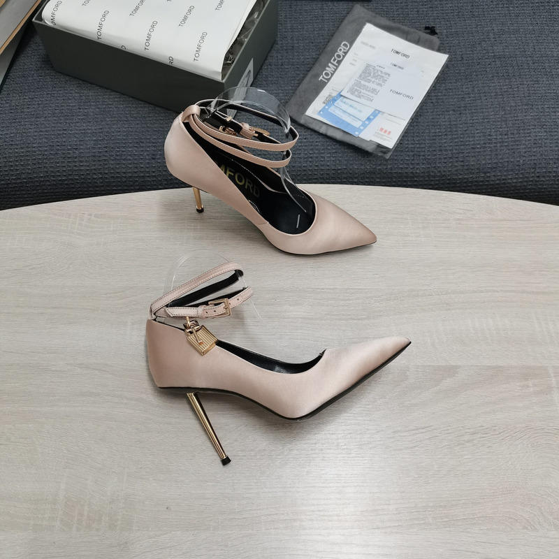 Tom Ford Padlock leather pumps in Nude Pink 10.5cm