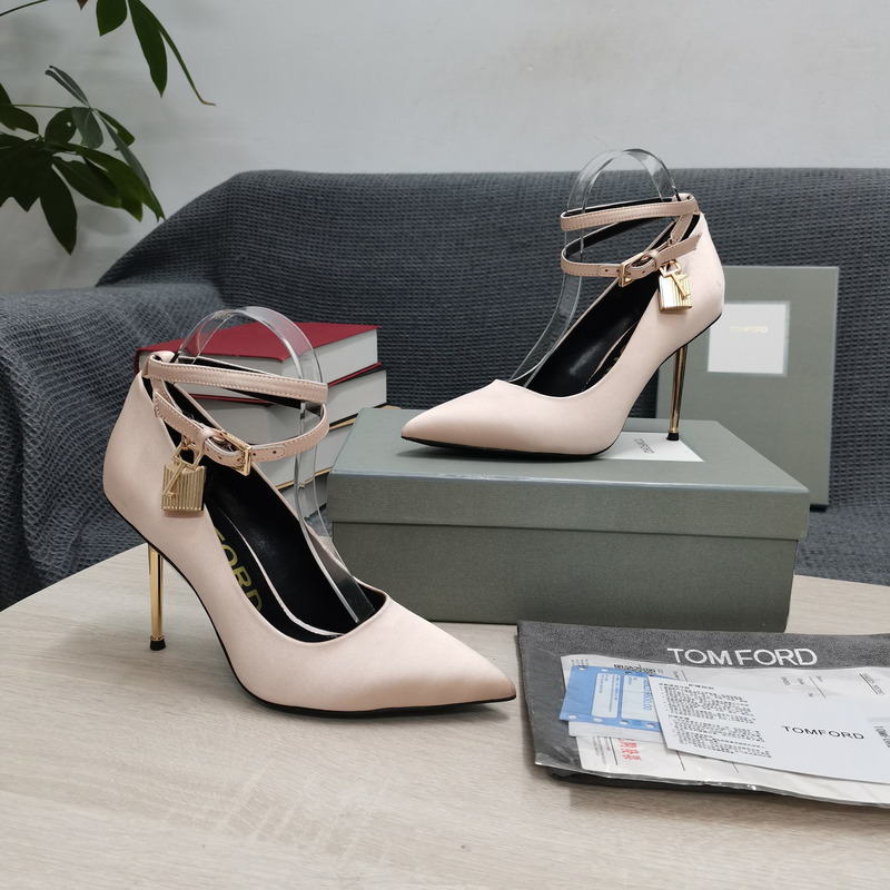 Tom Ford Padlock leather pumps in Nude Pink 10.5cm