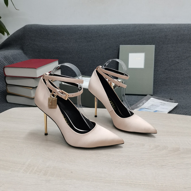 Tom Ford Padlock leather pumps in Nude Pink 10.5cm