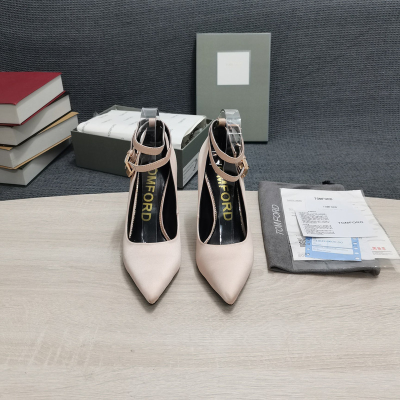 Tom Ford Padlock leather pumps in Nude Pink 10.5cm