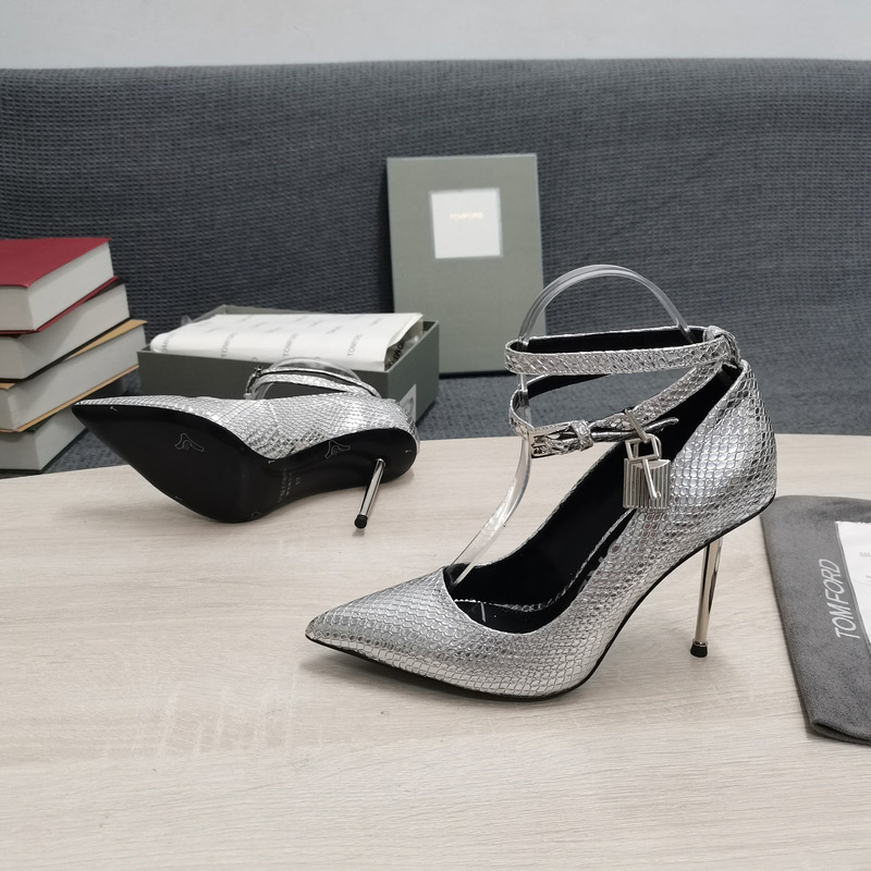 Tom Ford Padlock leather pumps in Silver 10.5cm