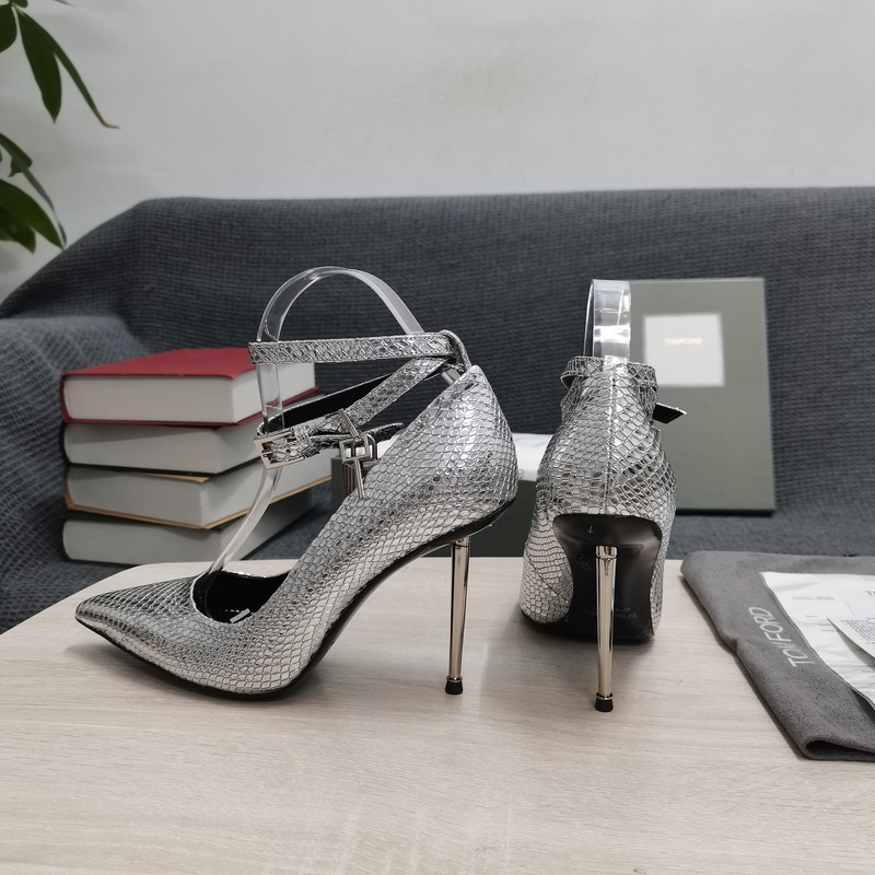 Tom Ford Padlock leather pumps in Silver 10.5cm