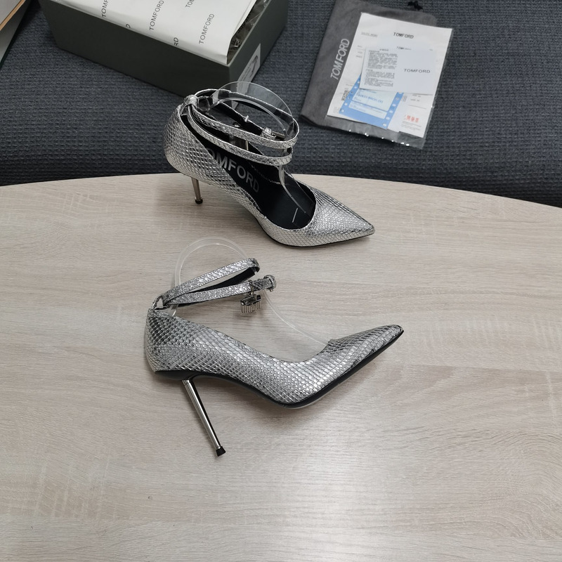 Tom Ford Padlock leather pumps in Silver 10.5cm