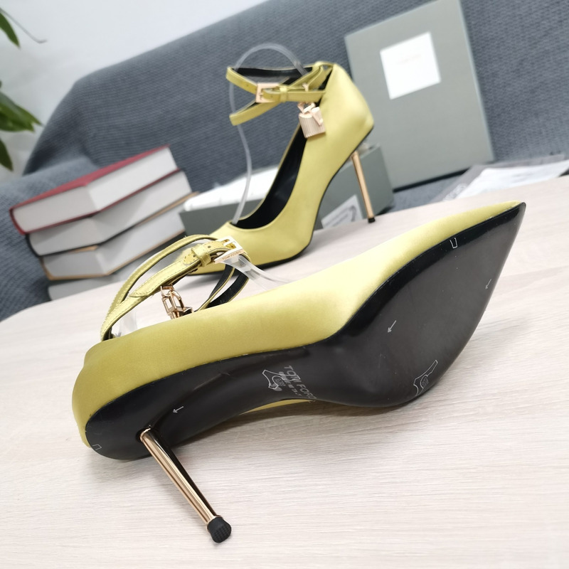 Tom Ford Padlock leather pumps in Yellow 10.5cm