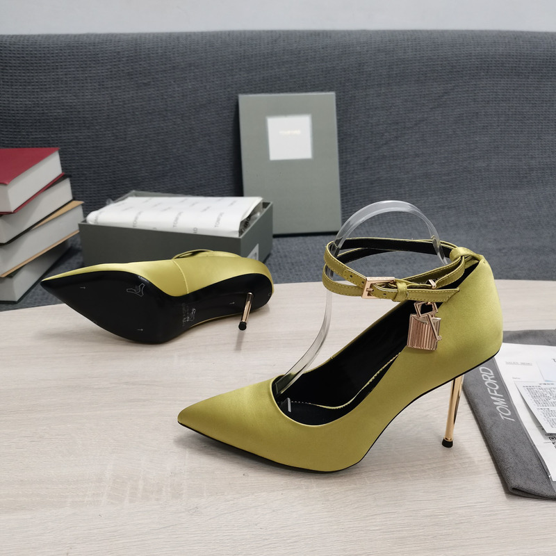 Tom Ford Padlock leather pumps in Yellow 10.5cm