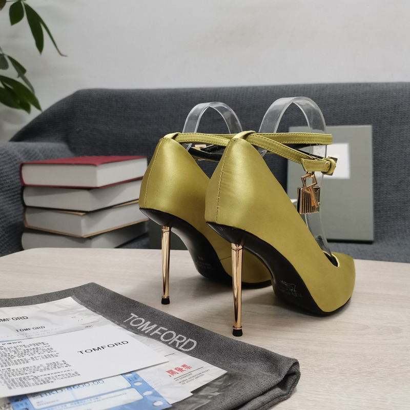 Tom Ford Padlock leather pumps in Yellow 10.5cm