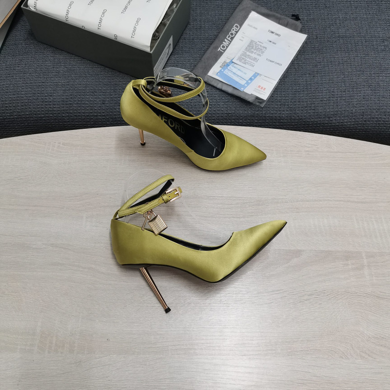 Tom Ford Padlock leather pumps in Yellow 10.5cm