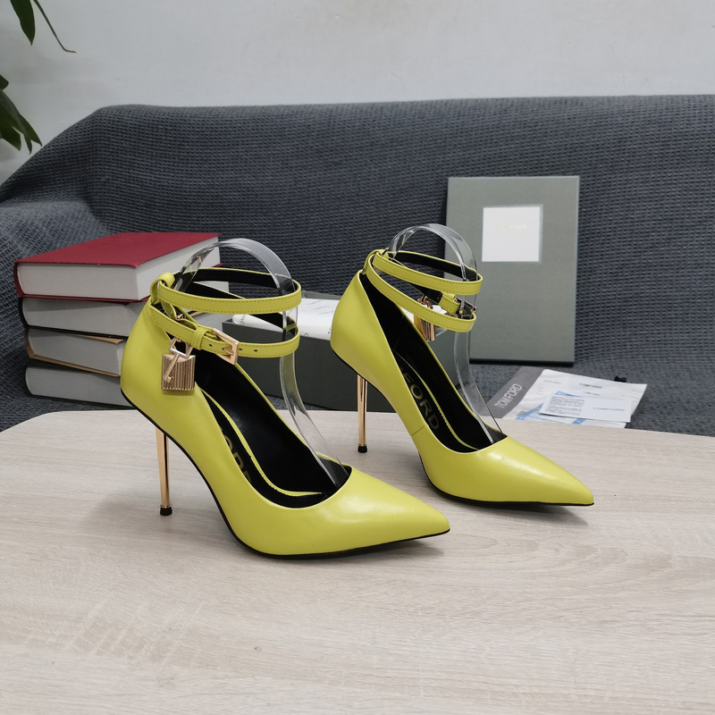 Tom Ford Padlock leather pumps in Yellow