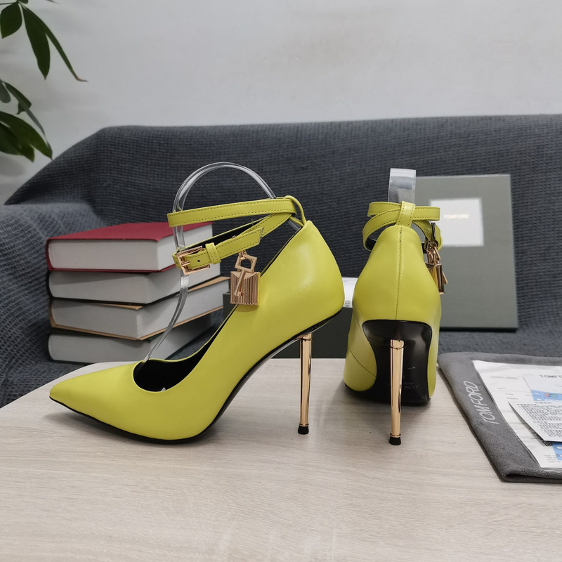 Tom Ford Padlock leather pumps in Yellow