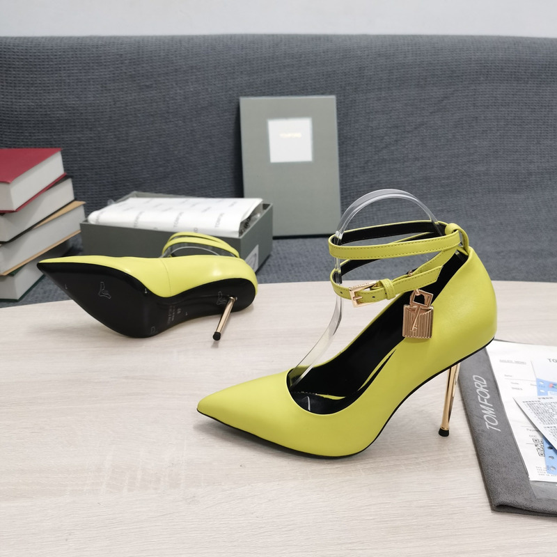 Tom Ford Padlock leather pumps in Yellow