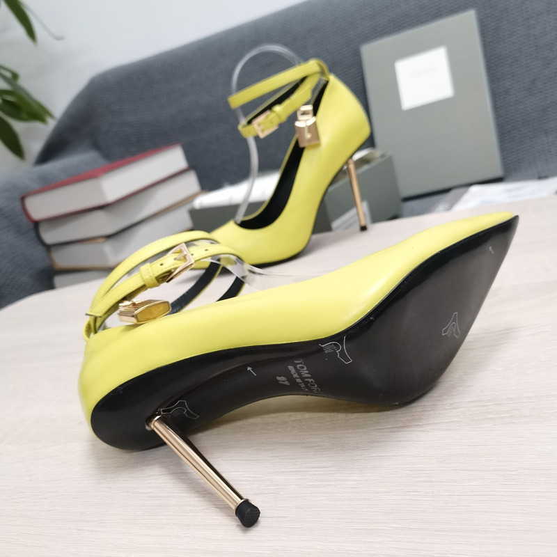 Tom Ford Padlock leather pumps in Yellow