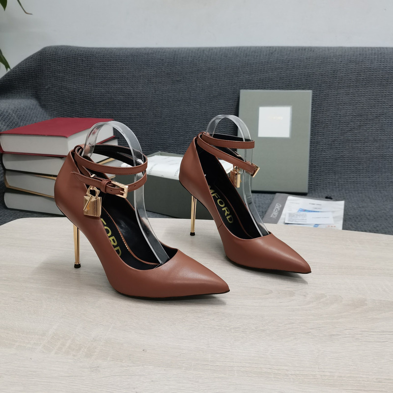 Tom Ford Padlock leather pumps in Brown