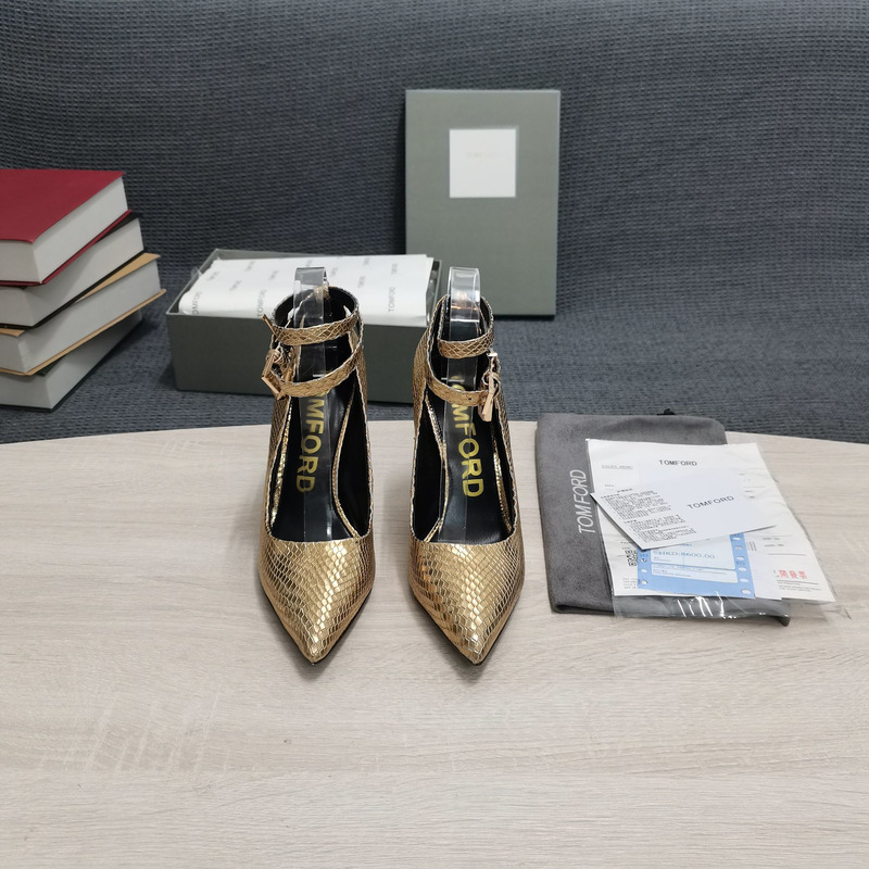 Tom Ford Padlock leather pumps in Light Gold