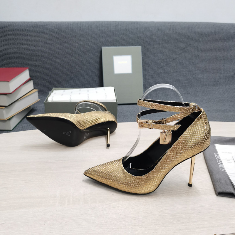 Tom Ford Padlock leather pumps in Light Gold