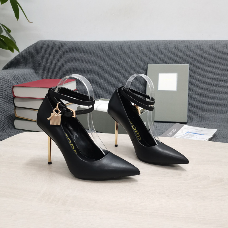 Tom Ford Padlock leather pumps in Black