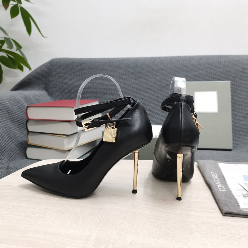 Tom Ford Padlock leather pumps in Black