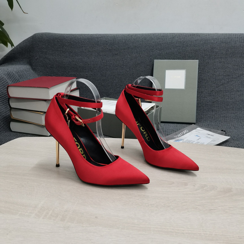 Tom Ford Padlock Leather pumps in Red