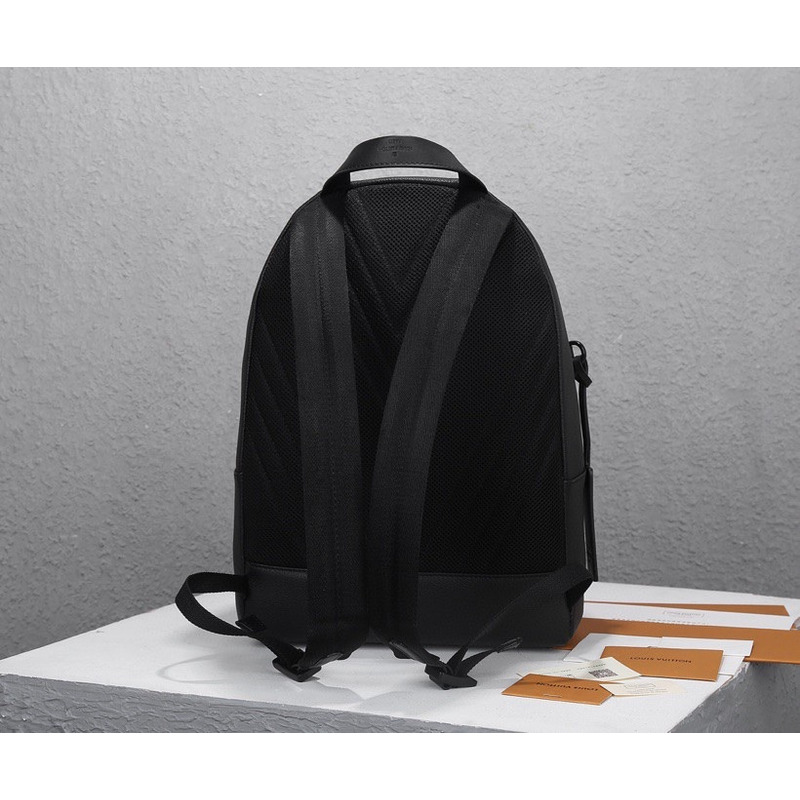 l**is V*t*n backpack black