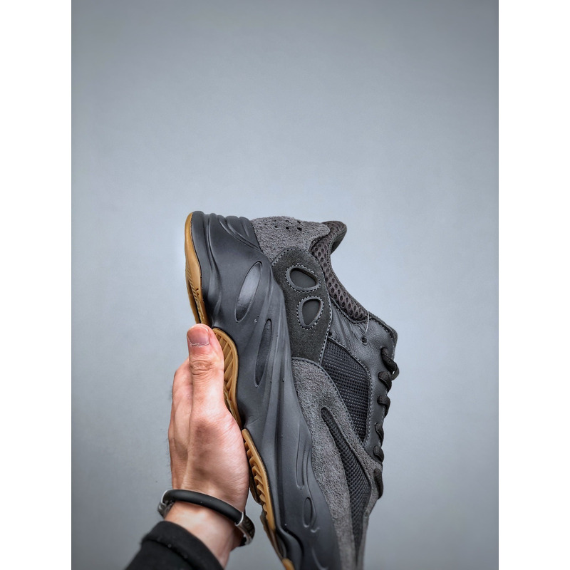 Ad*s originals yeezy boost 700