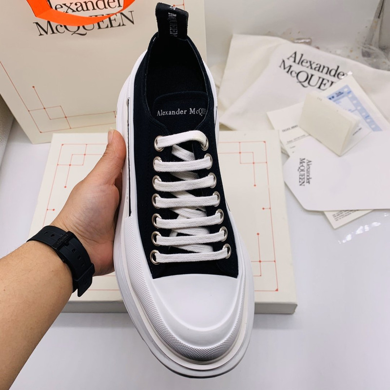 Alexander Mcqueen Tread Slick Sneakers Black & White