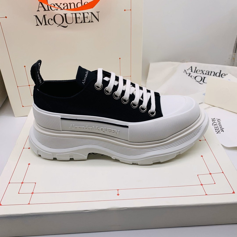 Alexander Mcqueen Tread Slick Sneakers Black & White