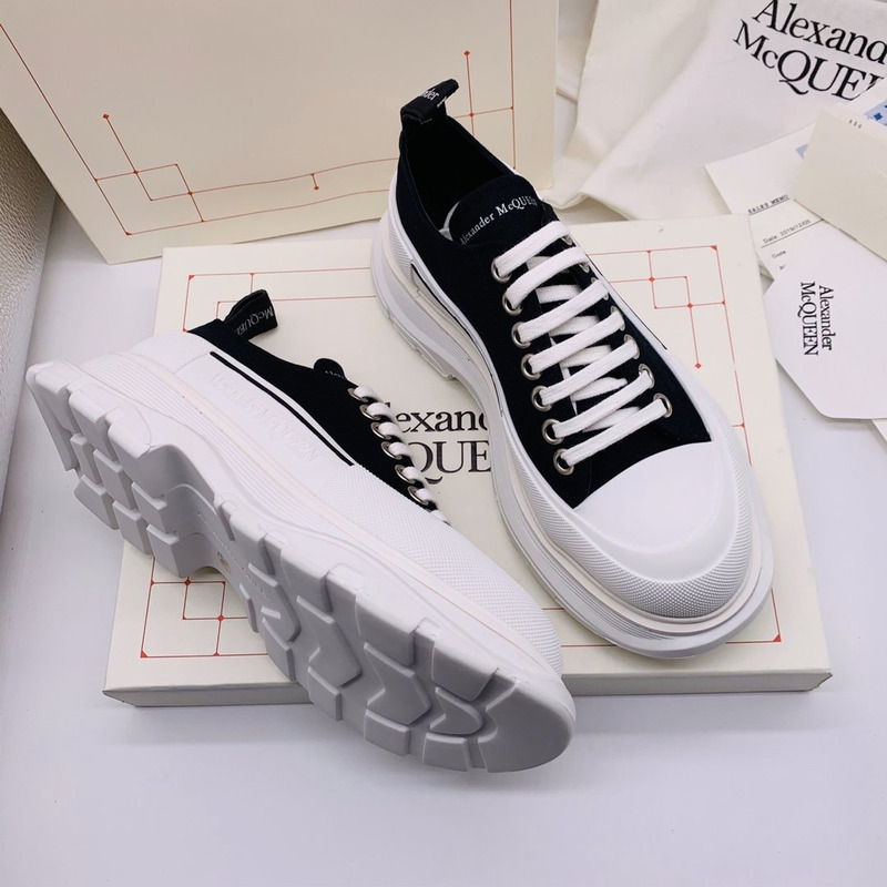 Alexander Mcqueen Tread Slick Sneakers Black & White