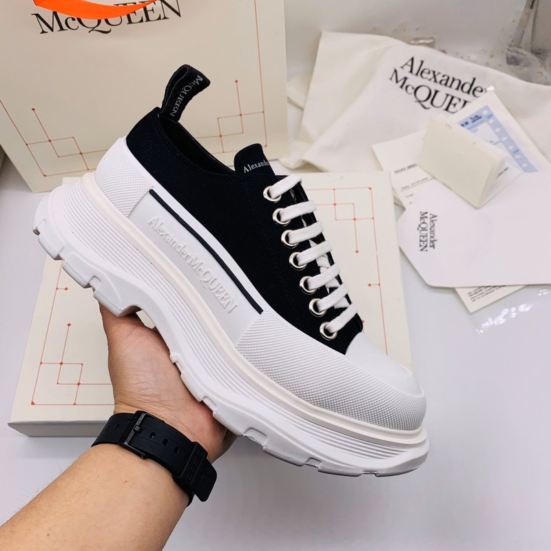 Alexander Mcqueen Tread Slick Sneakers Black & White