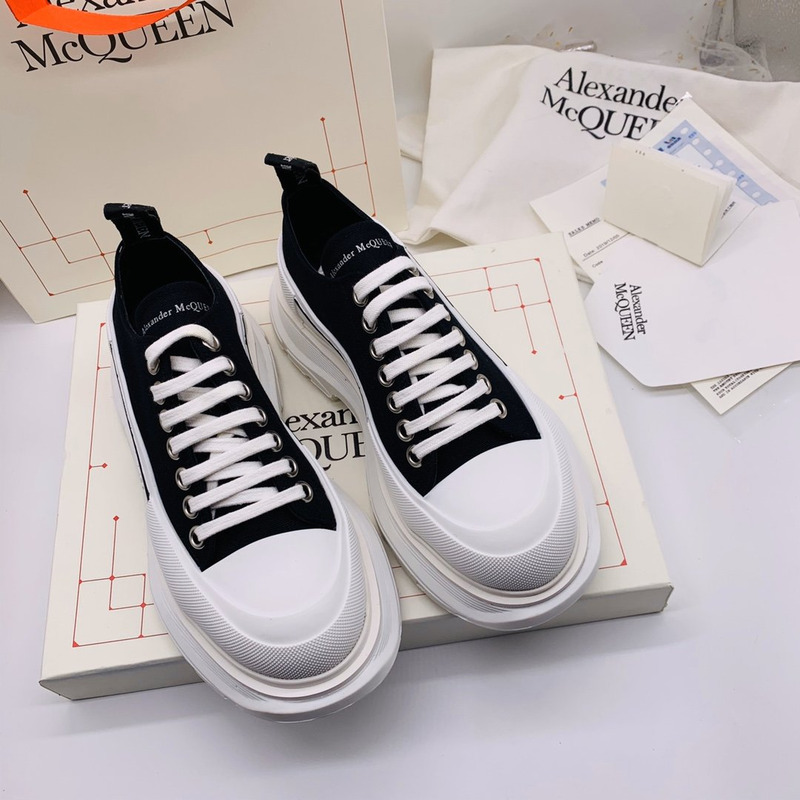 Alexander Mcqueen Tread Slick Sneakers Black & White