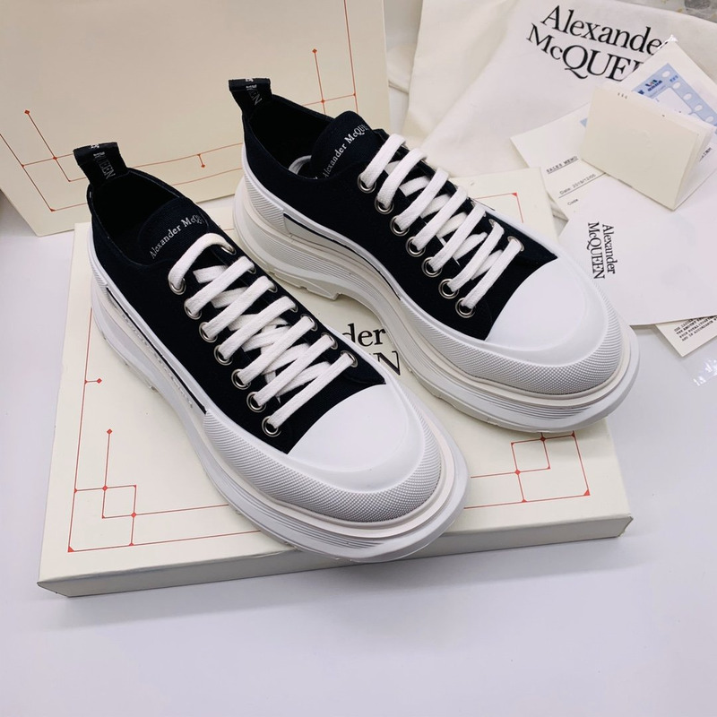 Alexander Mcqueen Tread Slick Sneakers Black & White