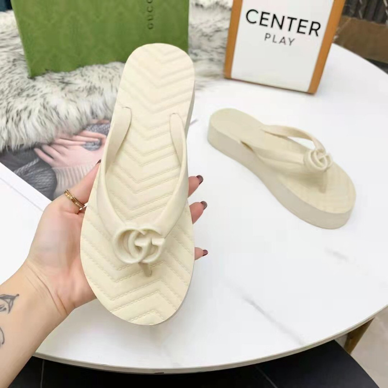 G*u*i white chevron thong flat sandals