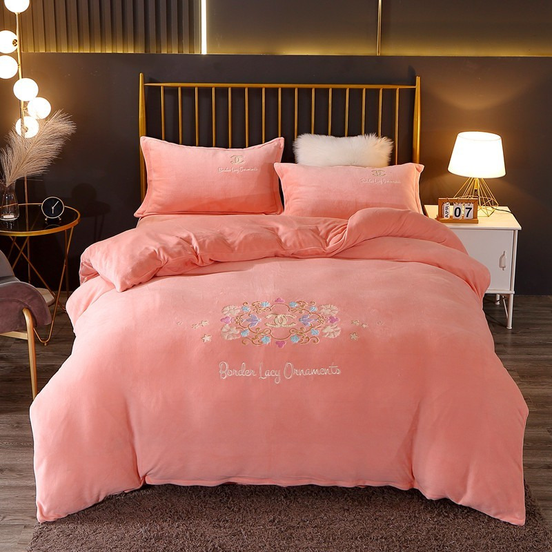 Ch*el four piece bed suit bedding