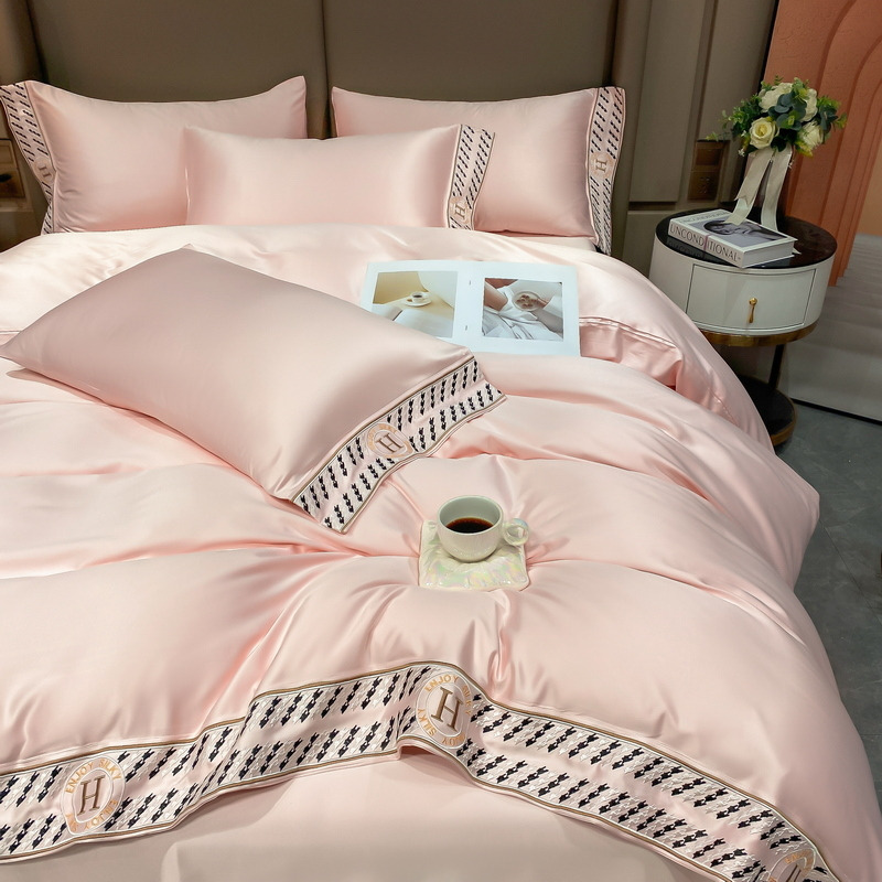 H**mes four piece bed suit bedding pink