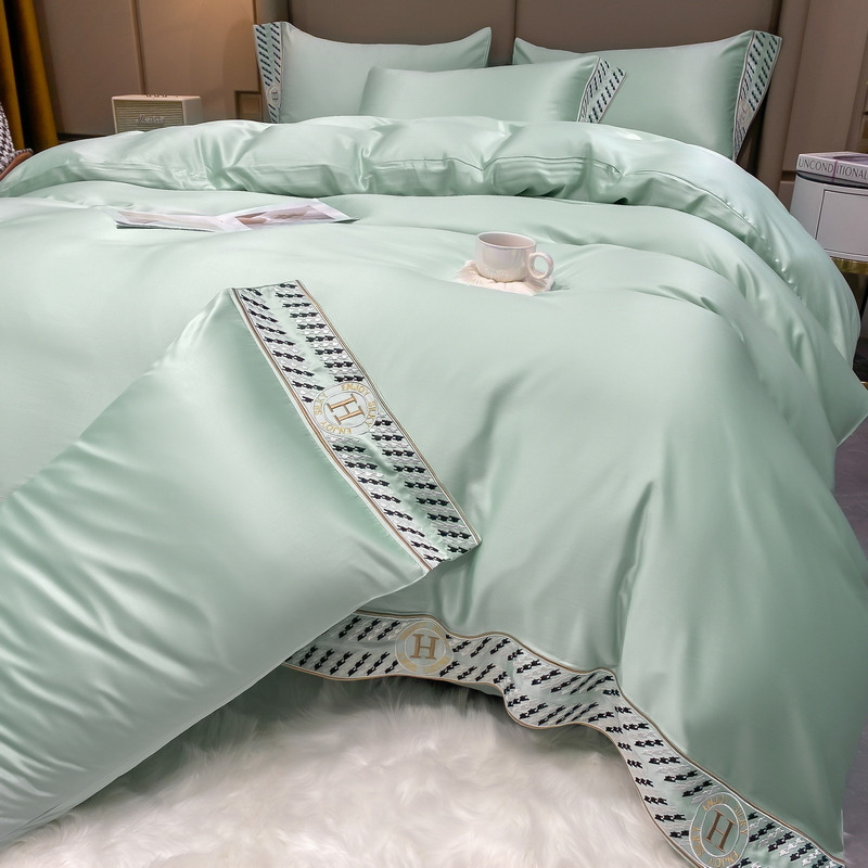 H**mes four piece bed suit bedding light green