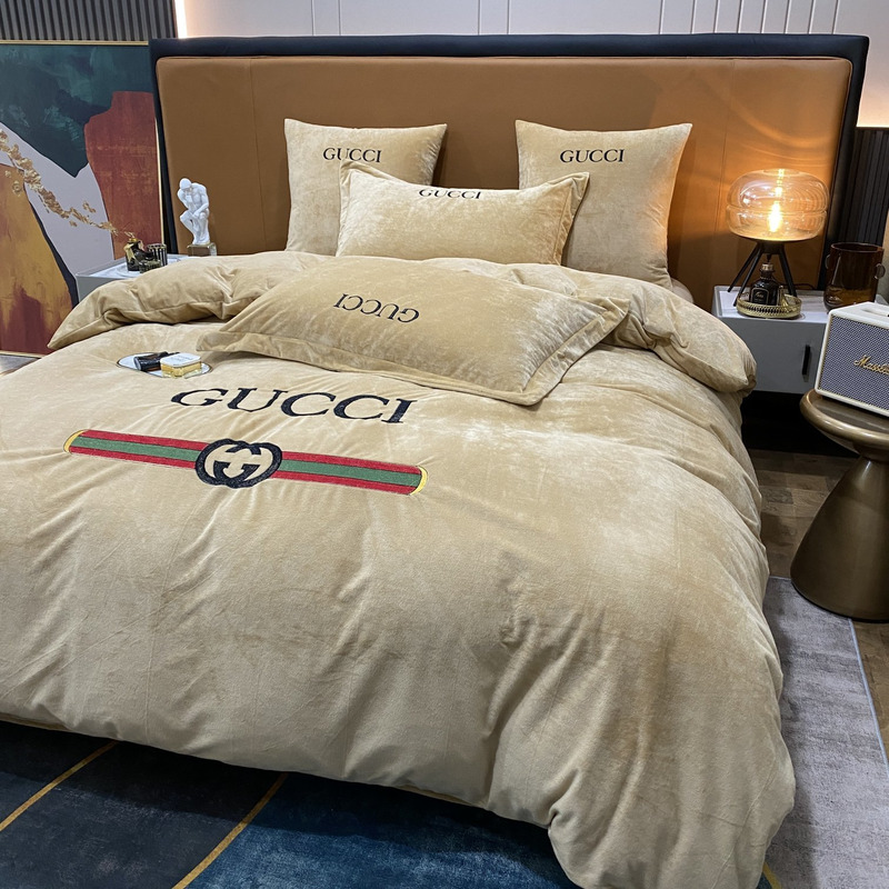 G*u*i four piece bed suit bedding