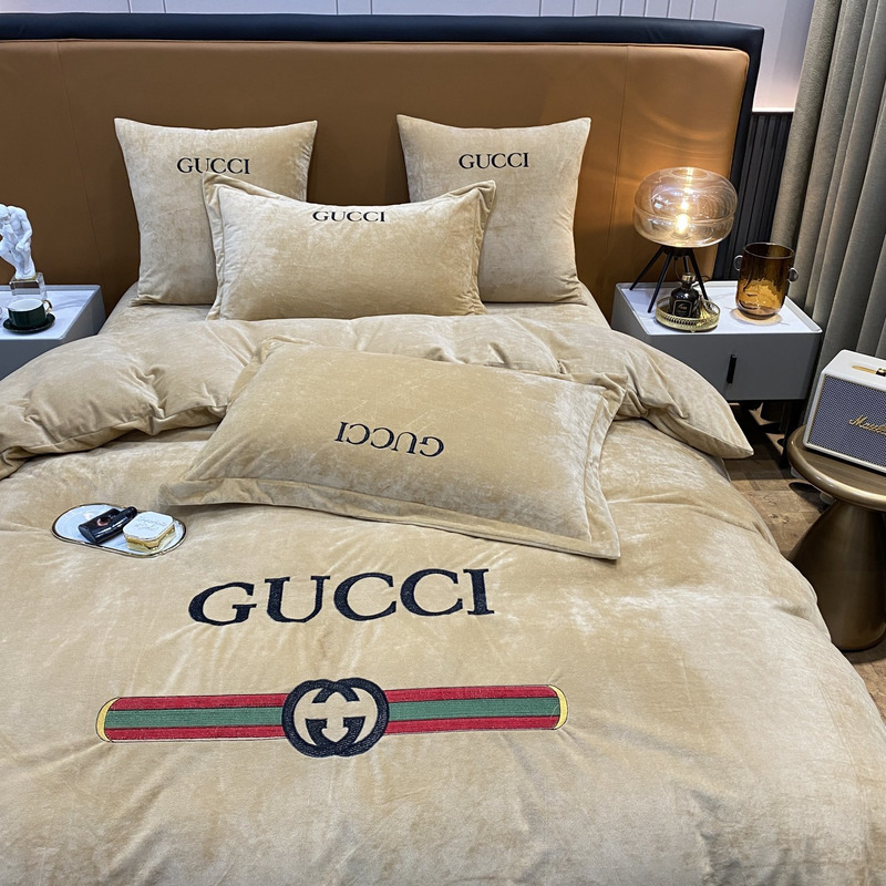 G*u*i four piece bed suit bedding